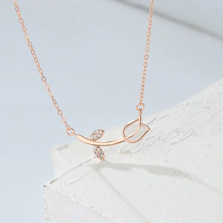 Rose Pendant Necklace